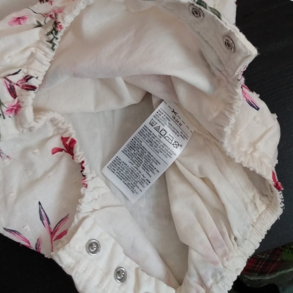 Spring Floral Dotted Embossed Beige Ruffle Longsleeve Bodysuit Sz 12-18 months - Picture 5 of 6